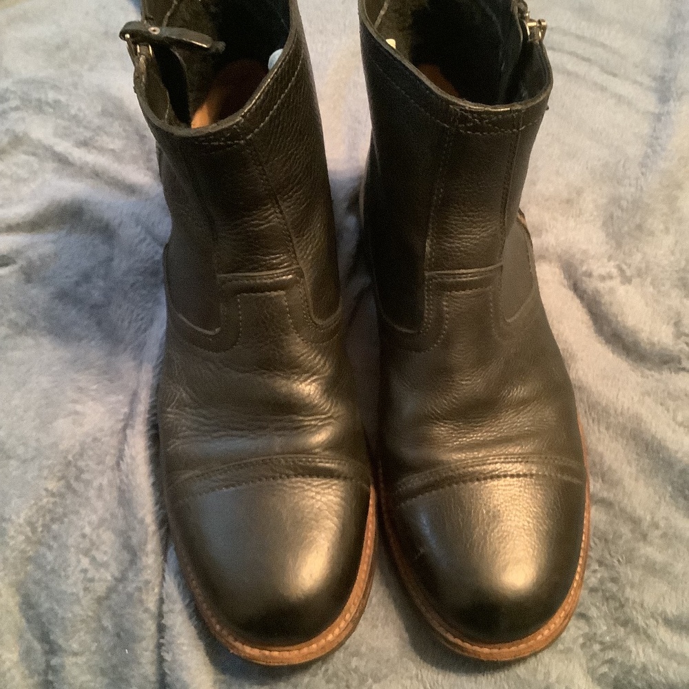UGG Dalvin Men’s Black Leather Boots Size 10